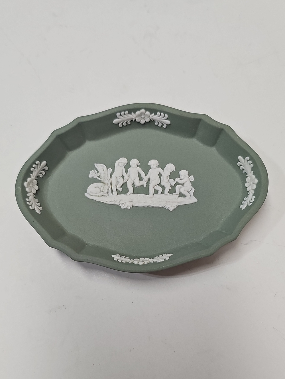 Vintage Wedgwood Cream Color On Celadon Green Jasperware Silver Tray - Cherubs